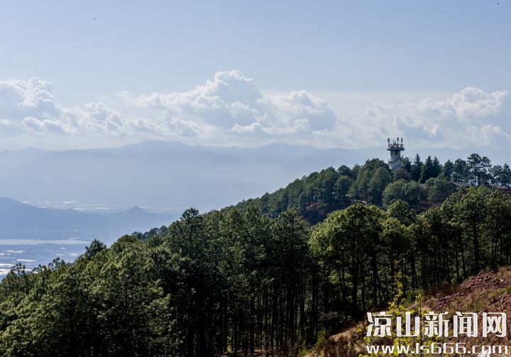 2018年，风风雨雨几十年的风箱口瞭望塔依然屹立在群山之中。